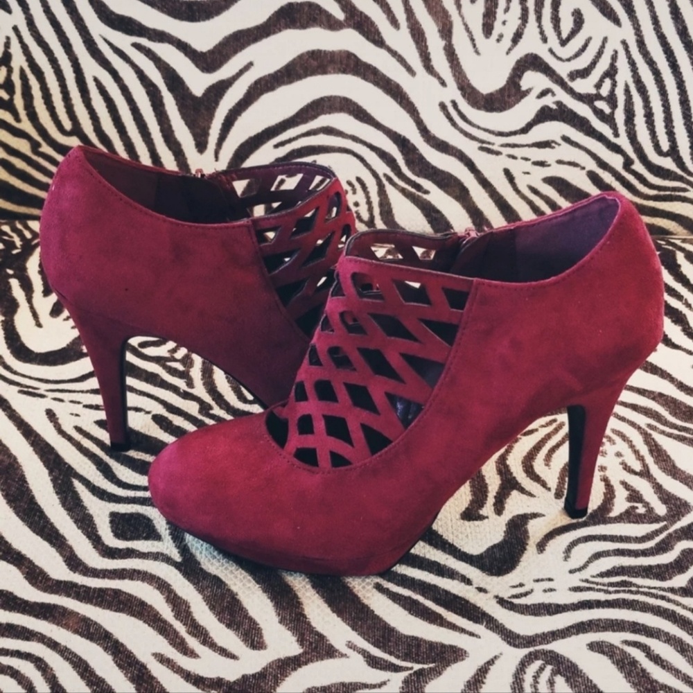 *NEW* Maroon Heels